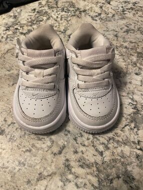 Nike White Toddler Low-Top Sneakers size 4c